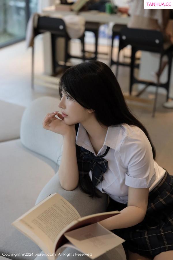   [XiuRen]高清写真图 2024.03.04 No.8173 陈小花 丝袜美腿第33张图片